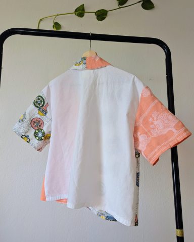 Rückenansicht Bluse "Pfirsich und Porzellan"