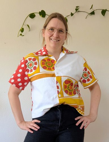 Tragebild Bluse "Tupfen und Tulpen" in rot und gelb